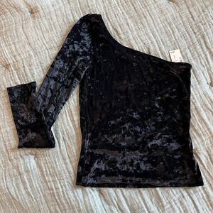 NWT black velvet top🖤
